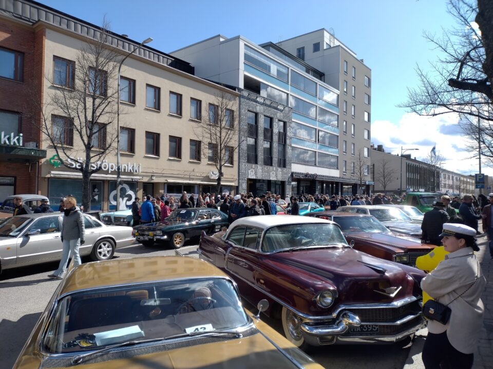 Museo- ja harrasteajoneuvojen vappuparaati Sastamalassa vuonna 2023